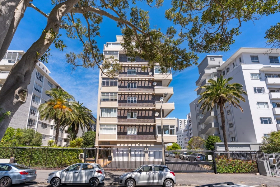 2 Bedroom Property for Sale in Sea Point Western Cape